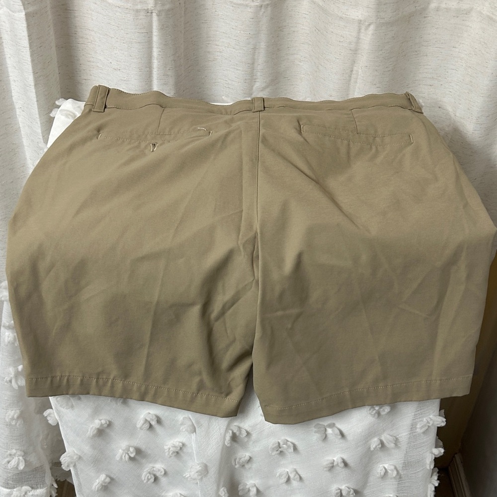 Hogan Tan and White Golf Shorts - Picture 4 of 4